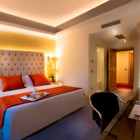 Marcella Royal - Rooftop Garden Отель Рим